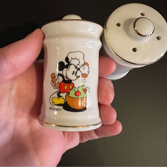 🐭 Vintage Chef Mickey Mouse Salt and Pepper Shakers - Picture 6 of 9